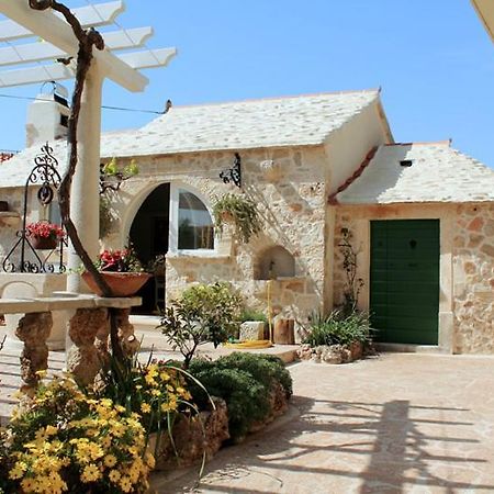 Apartments Nejasmic - Little House For Peaceful And Domestic Vacation 波尔 外观 照片