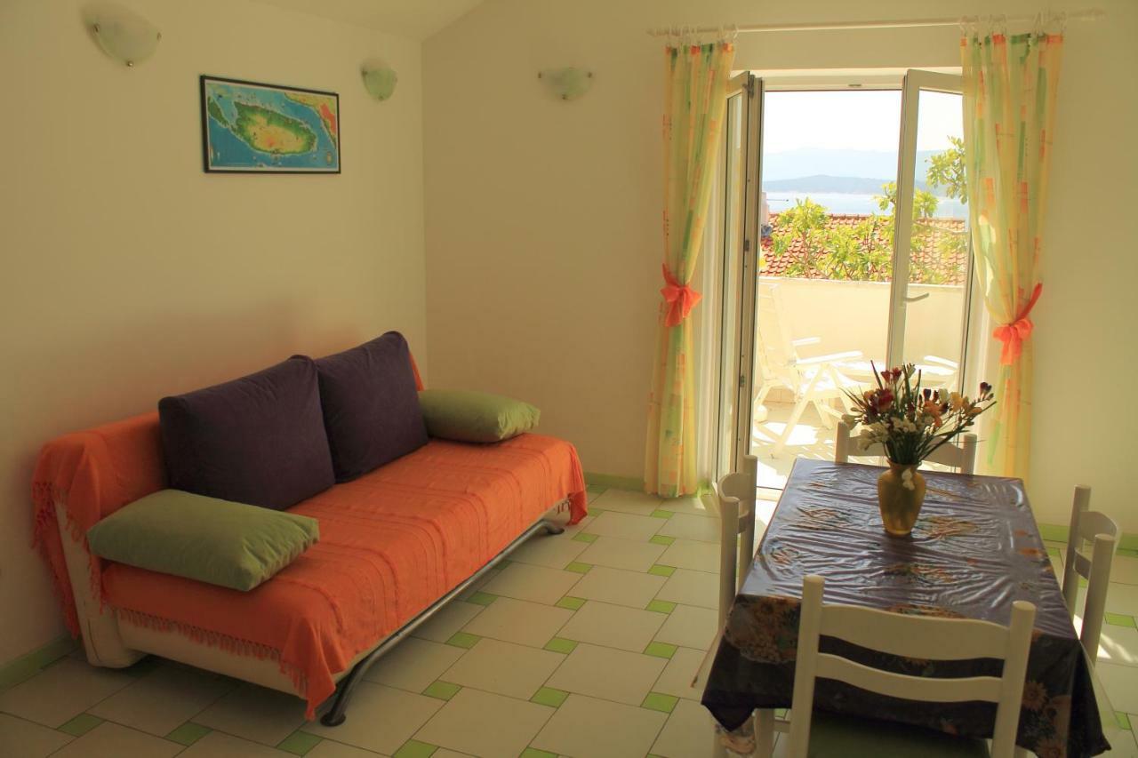 Apartments Nejasmic - Little House For Peaceful And Domestic Vacation 波尔 外观 照片