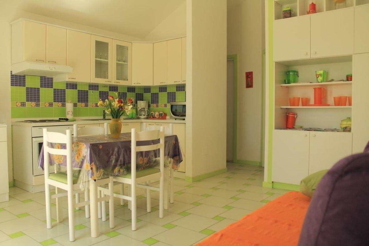 Apartments Nejasmic - Little House For Peaceful And Domestic Vacation 波尔 外观 照片