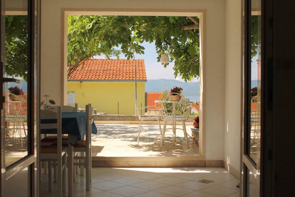 Apartments Nejasmic - Little House For Peaceful And Domestic Vacation 波尔 外观 照片